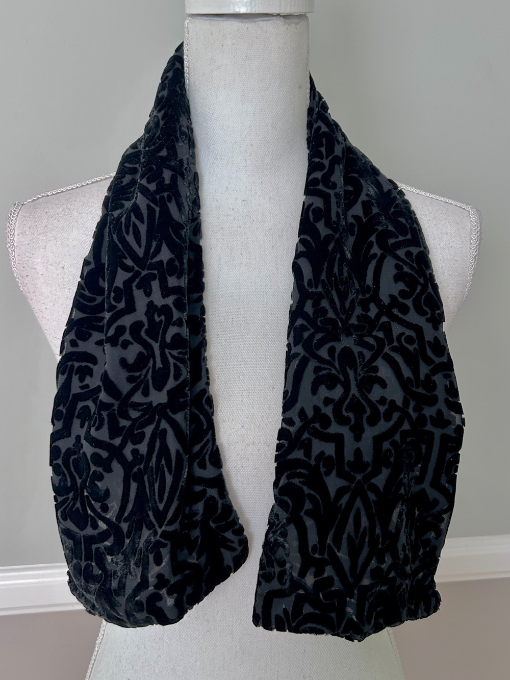 Elaine Gold Collection XIIX Scarf Black Burn Out Velvet Vintage Boho Evening EUC